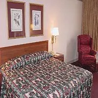 Hanford Inn & Suites 3*